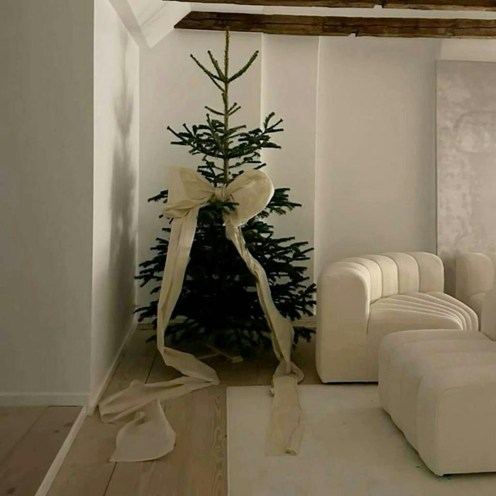 Juletre med stor sløyfe Juletre med stor sløyfe